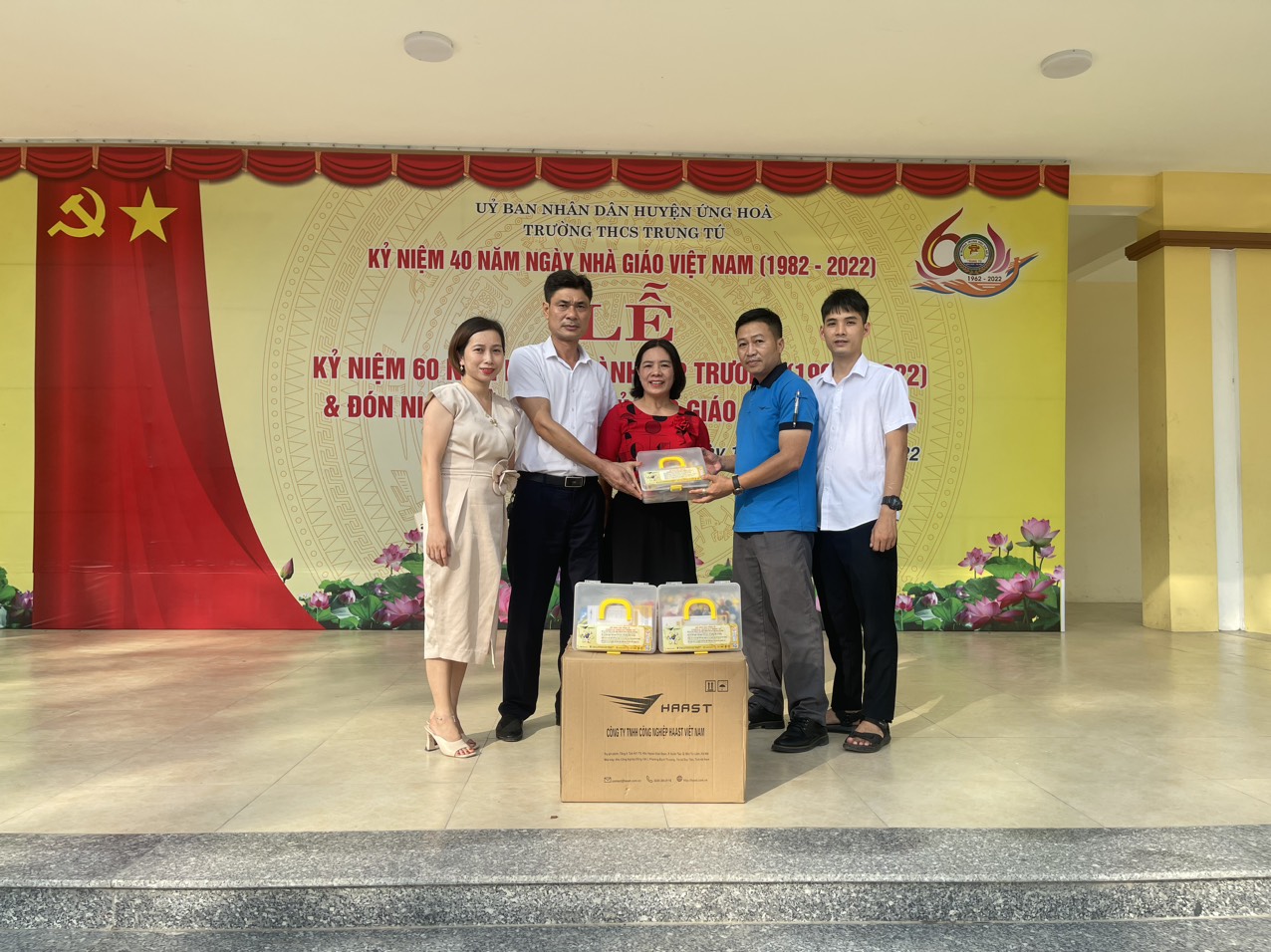 VIETNAMESE TEACHERS' DAY APPRECIATION PROGRAM - GIFT OF CHEMICAL MOLECULAR BOXES